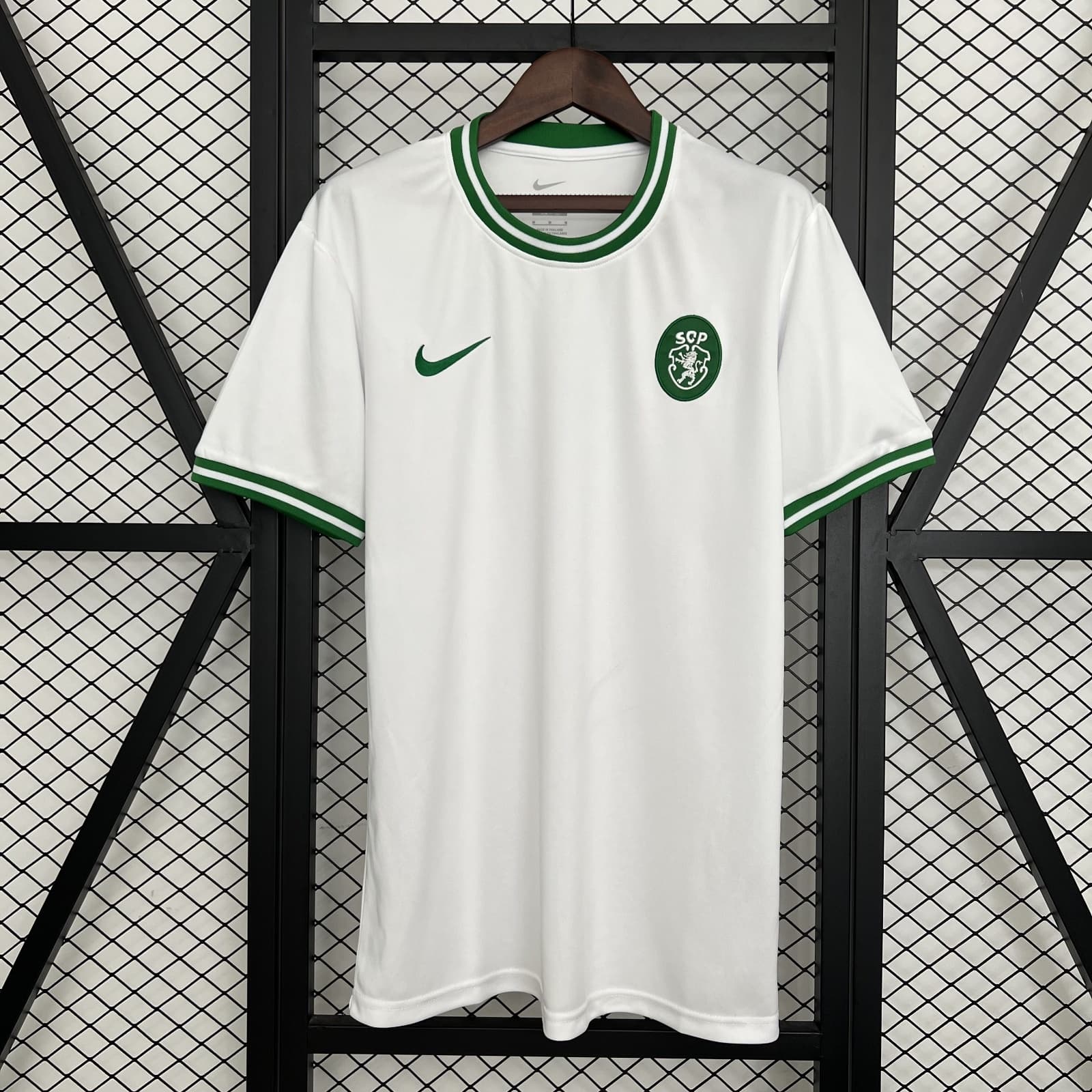 Camisola Sporting CP 25/26 Edição Especial Branca Minimalista